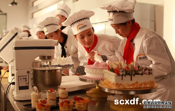西点蛋糕培训杭州杜仁杰实战烘焙学校烹饪专业