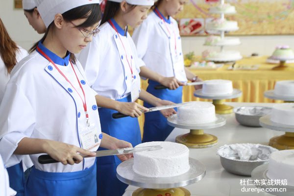 女孩学西点 不用“清凉上阵”也能找到好工作-杭州西点学校