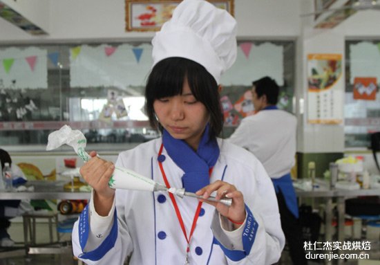 第九届烹饪大赛西点蛋糕银奖得主唐柳、吴弘宇访谈