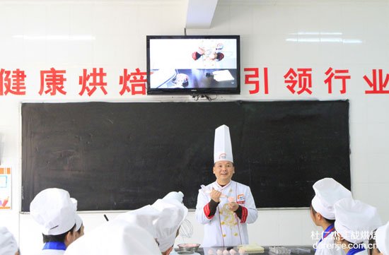 烘焙行业前景广阔 学西点蛋糕成就美好人生