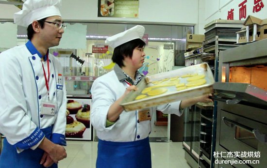 【双流蛟龙港校区】校园圣诞夜 喜迎岁末佳节