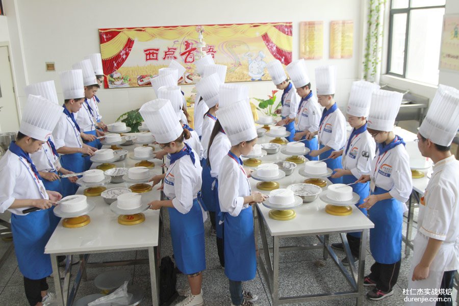杭州杜仁杰实战烘焙学校的西点学子们——杭州杜仁杰实战烘焙学校
