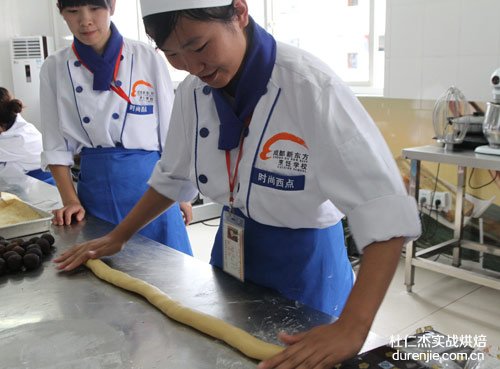 女生学西点成就美好人生——杭州杜仁杰实战烘焙学校