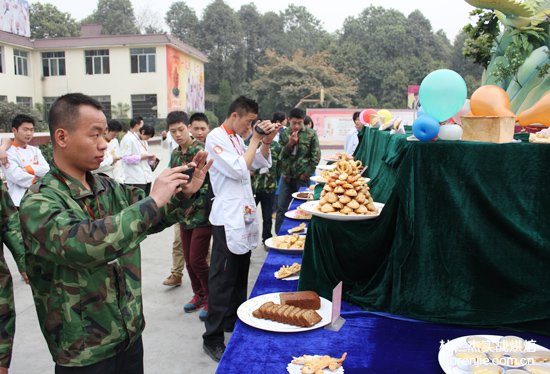 【金牛校区】在杜仁杰学西点蛋糕 教学成果展赢喝彩