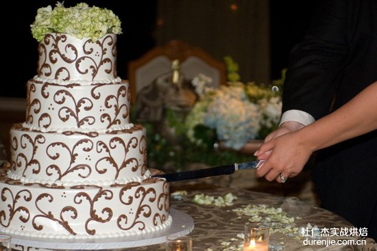 婚礼上哪些蛋糕流行
