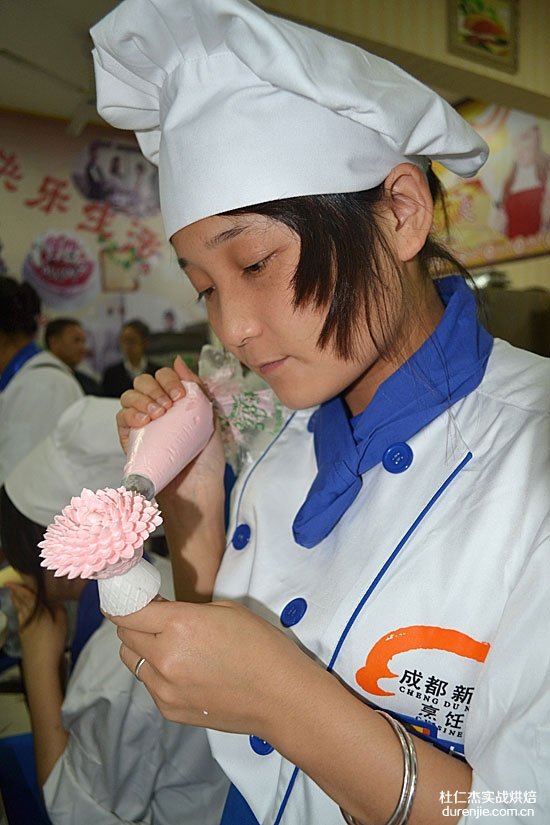 杜仁杰西点女孩——杭州杜仁杰实战烘焙学校