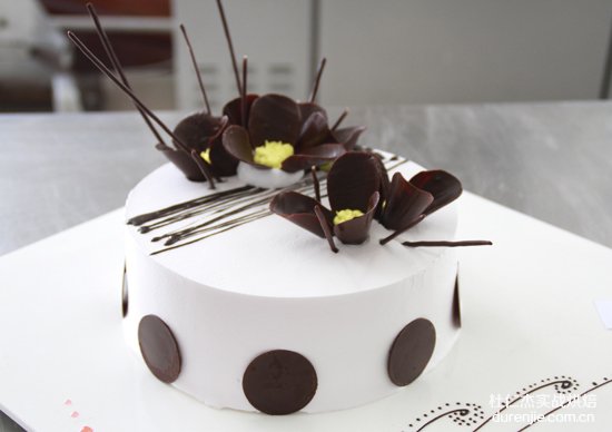 西点蛋糕裱花 甜蜜如花儿般绽放