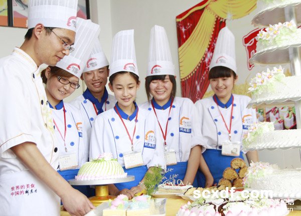 杭州杜仁杰学西点蛋糕 成就女孩的事业梦