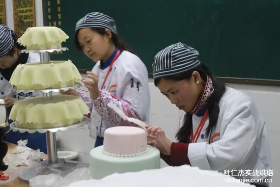 聚焦第十届烹饪大赛西点蛋糕比赛现场